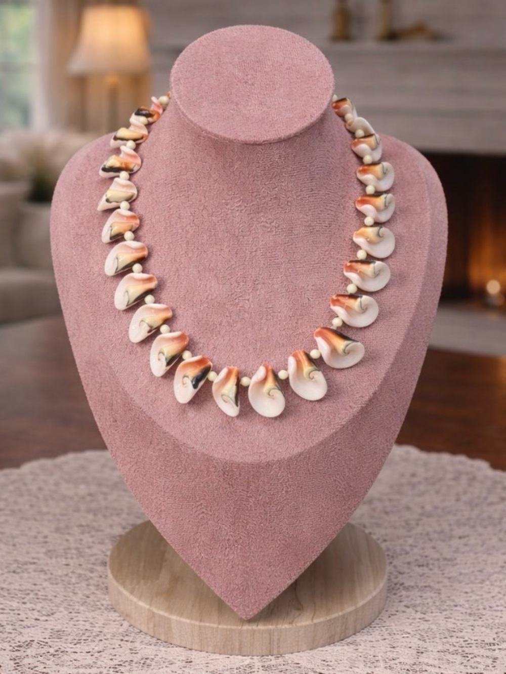 Beautiful Vintage Luhuanus Strawberry Conch Shell Necklace